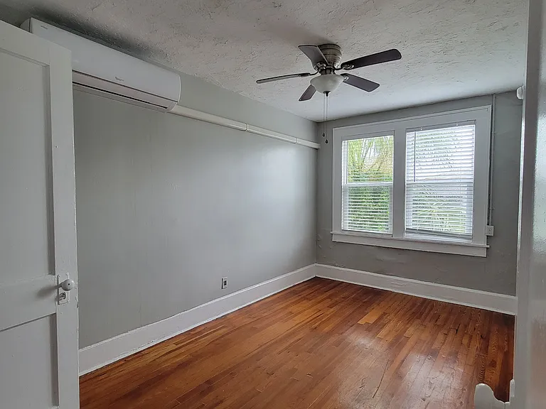 1206 Oak St NE #17 — Photo 9