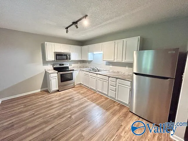 2 bed, 1.0 bath, 950 sqft, $825 — Photo 4
