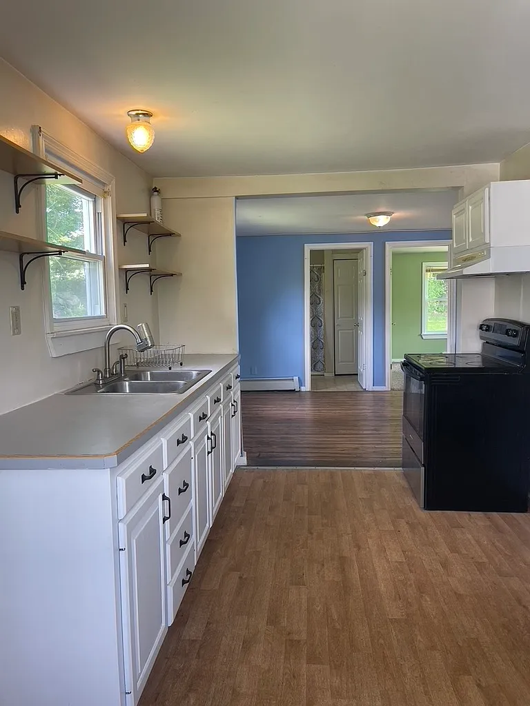 4 bed, 1367 sqft, $850 — Photo 2