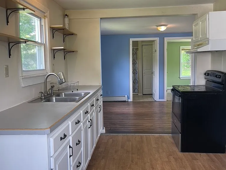 1002 Stafford Rd — Photo 2