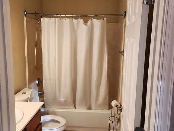 4th image of 653 Peyton Cir