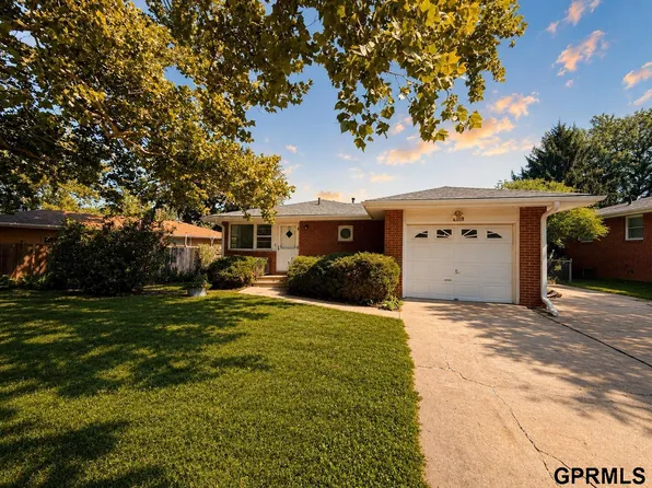 7130 Englewood Dr, Lincoln, NE 68510