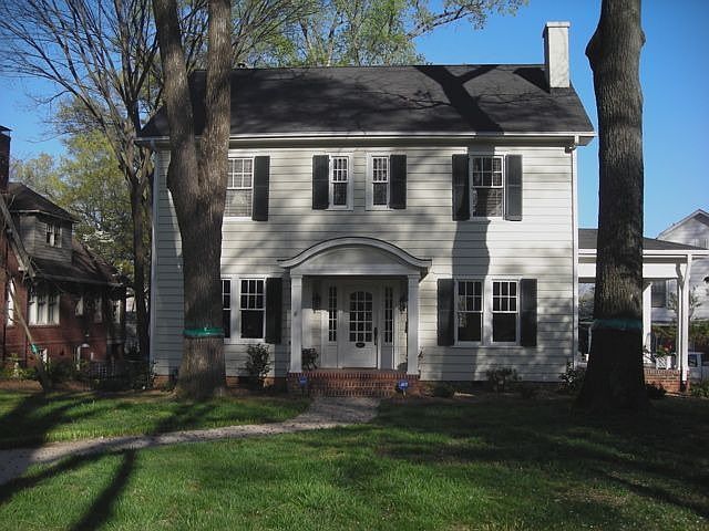 Beautiful Park like setting, walk to everything!