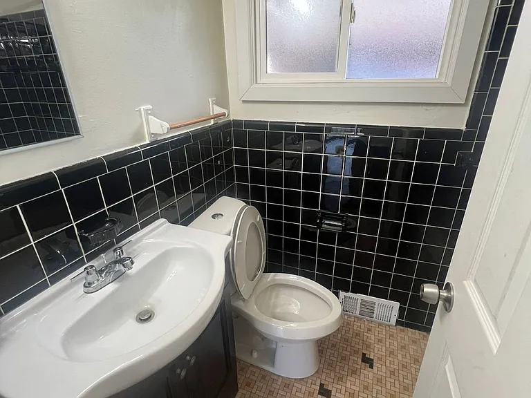 15168 Evergreen Rd #15170 — Photo 6