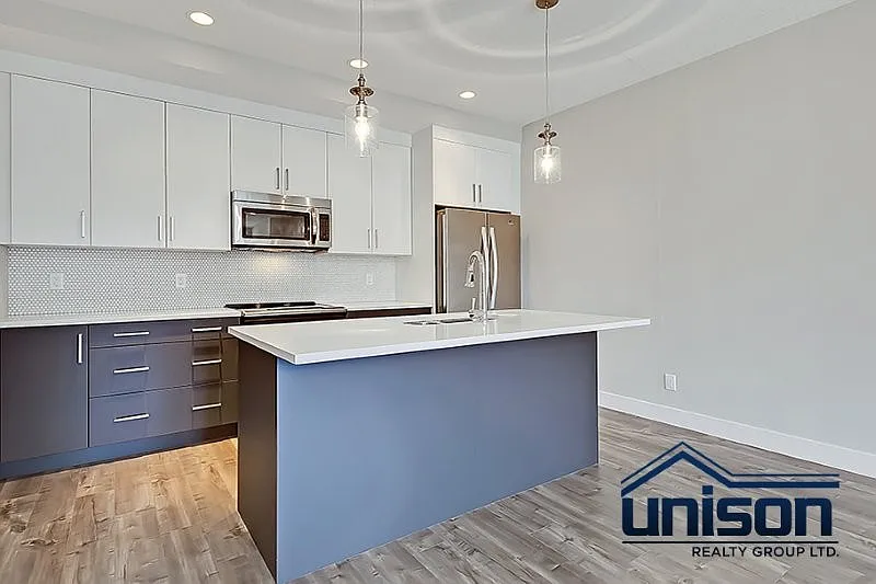 3 bed, 2.5 bath, 1900 sqft, $3,600 — Photo 4