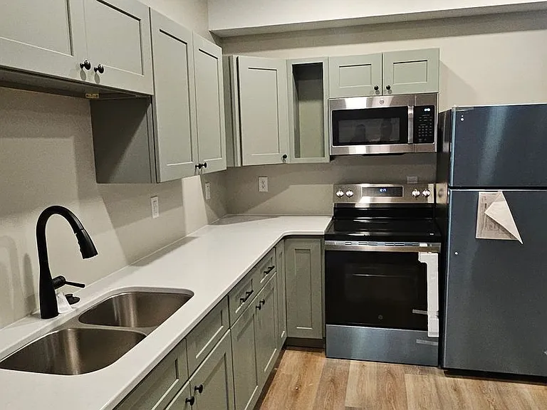41 W Division St #101 — Photo 3