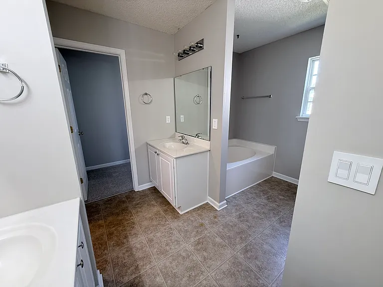 1026 Village Green Ln — Photo 38