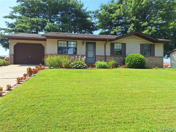 530 Buckeye Dr, Troy, IL 62294