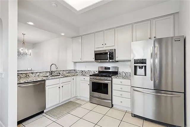 3 bed, 2.5 bath, 2255 sqft, $3,200 — Photo 3