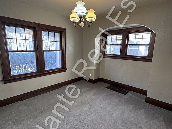 3rd image of 1933 Talbot St