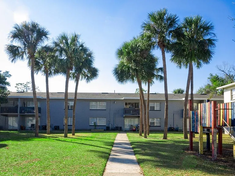 Hibiscus Place Apartments — Photo 12