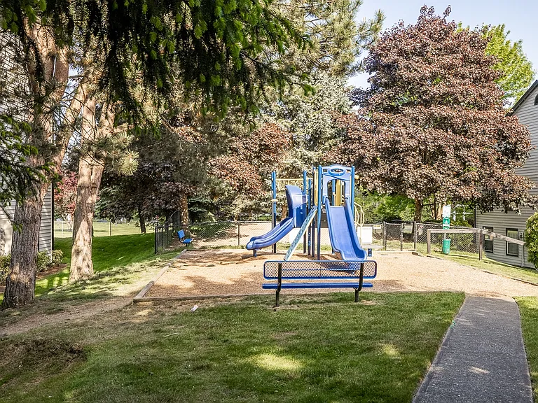 Huntington Park — Photo 23