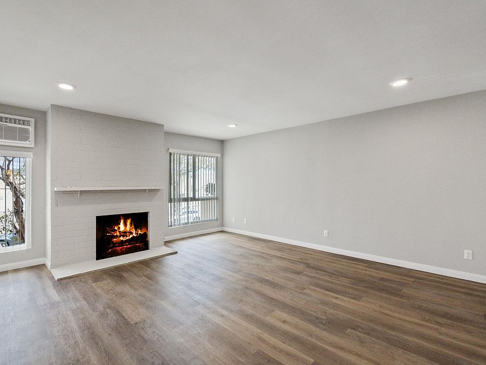 1st image of 190 Centennial Way APT 1