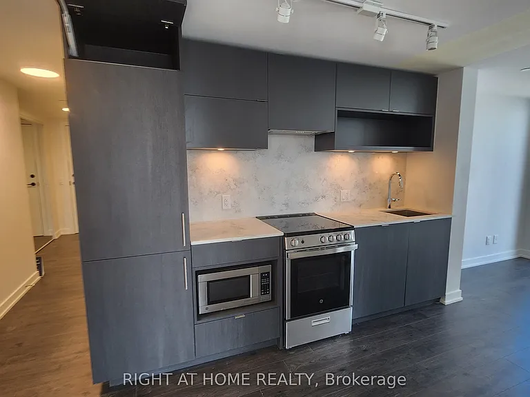 100 Queen St E #1503 — Photo 9