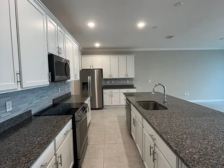 77 Oakleaf Way — Photo 6