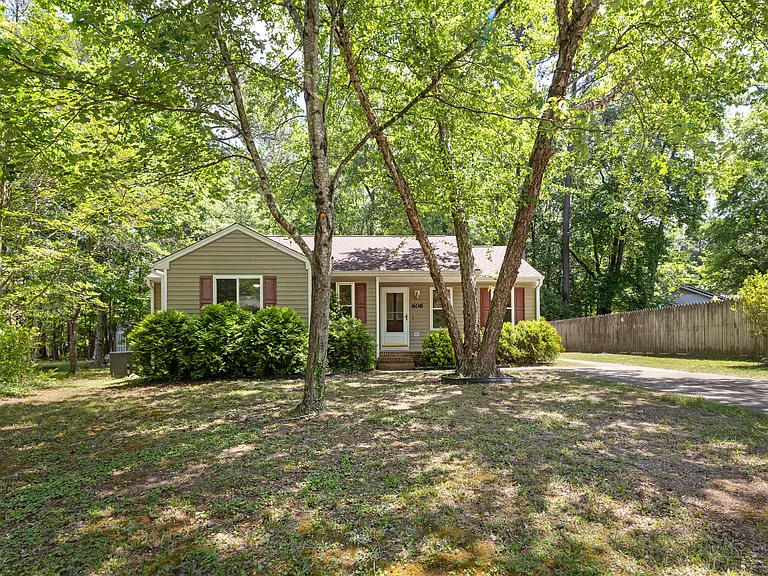 606 Gaslight Trl — Photo 1