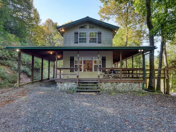 3966 Hickory Nut Rd, Hiawassee, GA 30546