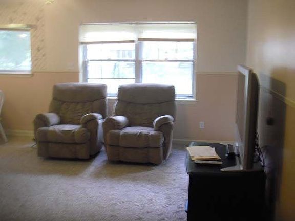 2nd image of 204 Pine St