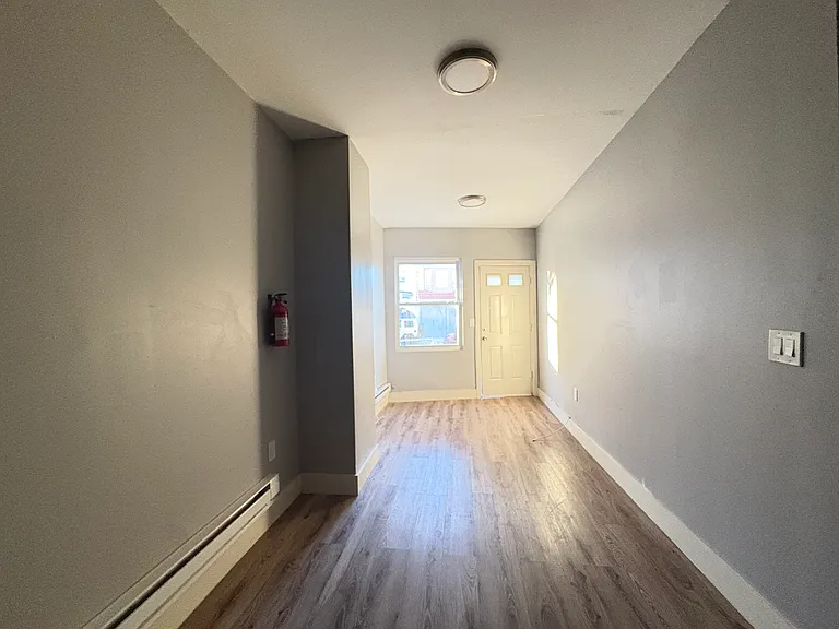 805 Summer Ave #2 — Photo 3