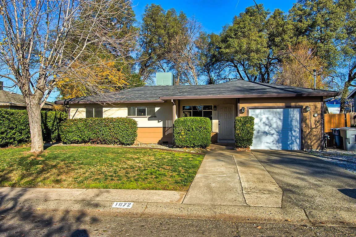 1872 Vale Dr photo 1