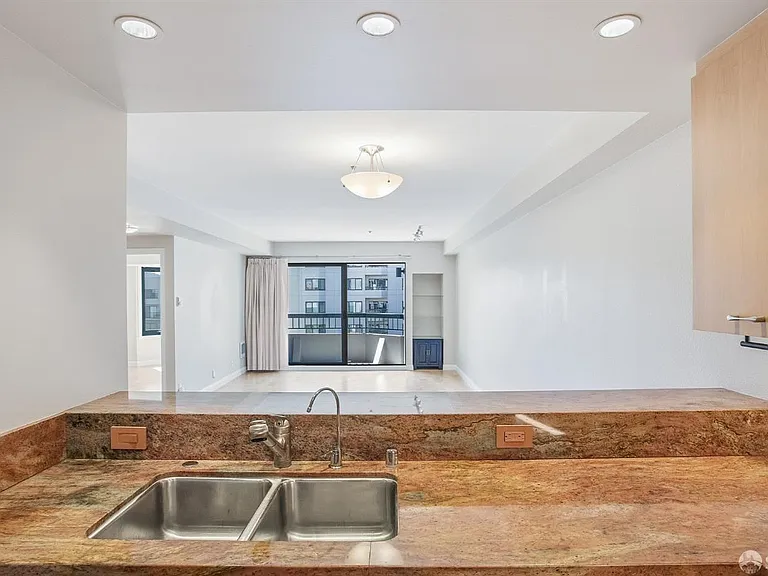 601 Van Ness Ave #406 — Photo 7