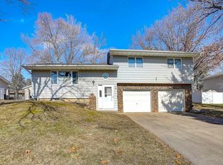27 Crestview Bay, Faribault, MN 55021