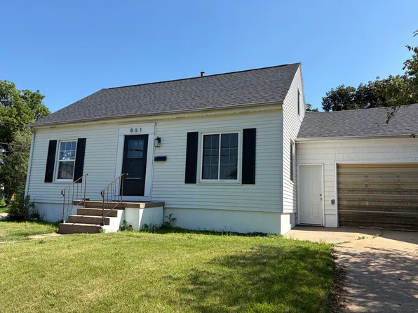 801 15th Ave SW, Cedar Rapids, IA 52404
