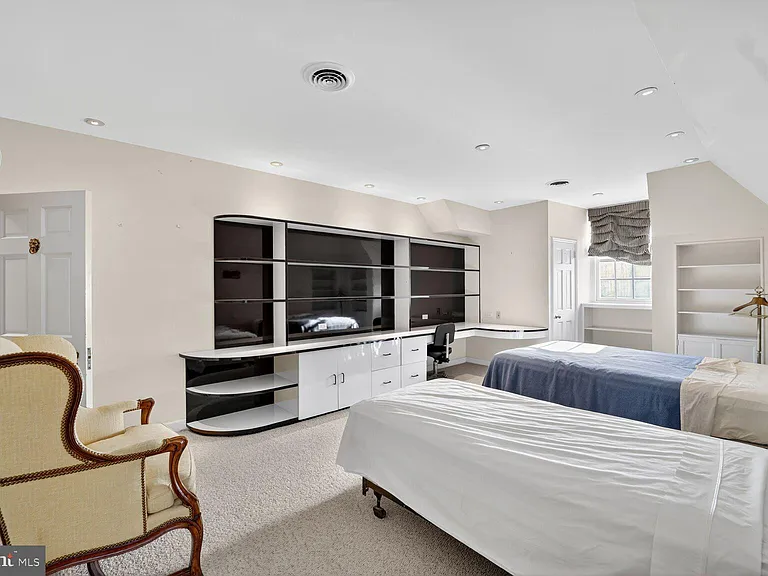 2310 Kalorama Rd NW — Photo 31