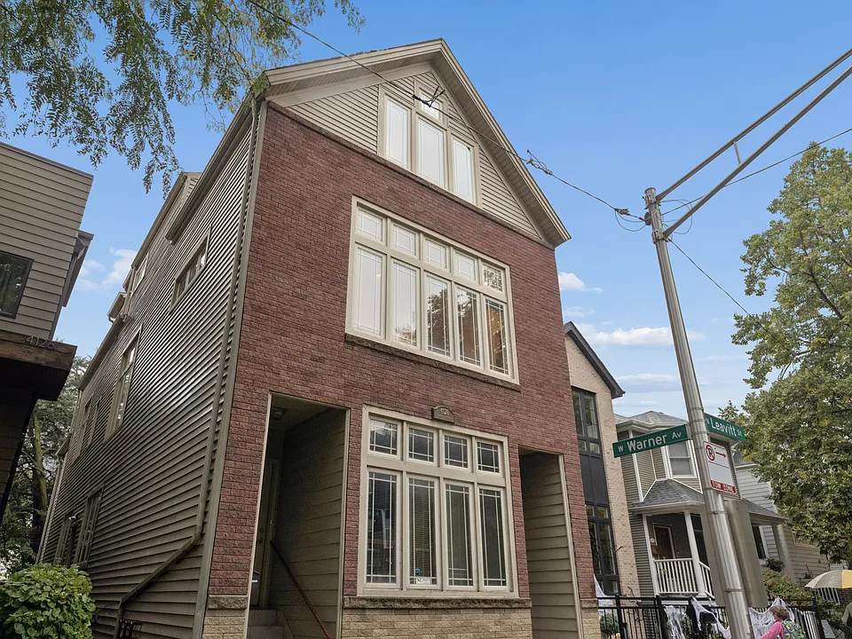 4128 N Leavitt St #2