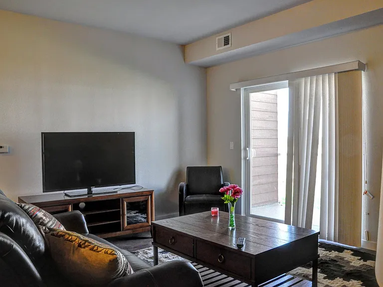 Emerald Ridge Apartments & Townhomes — Photo 22