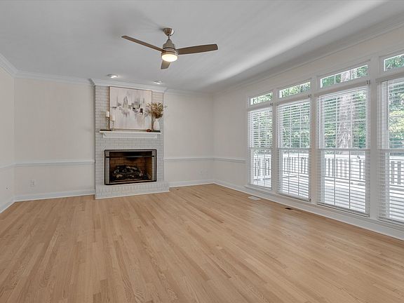 5th image of 209 Connors Cir