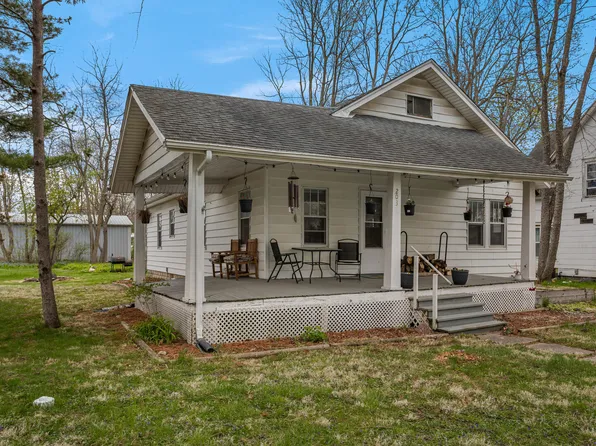 203 S Market St, Bondville, IL 61815