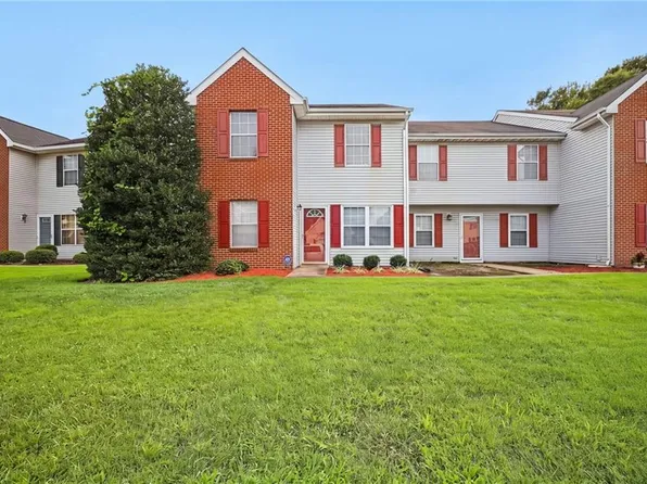 3327 Clover Meadows Dr, Chesapeake, VA 23321