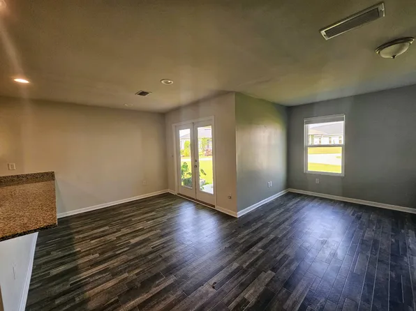 151 Cool Breeze Dr, Freeport, FL 32439