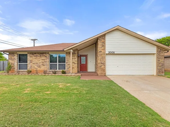 2001 Cedar Grove Ln, Bedford, TX 76021
