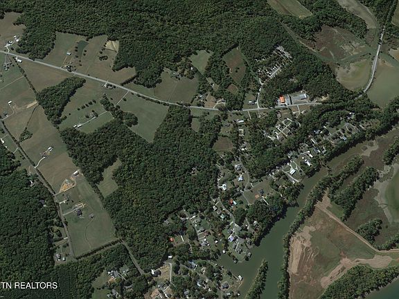 4th image of Lower River Rd NW