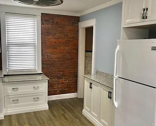4th image of 135 Linden Ave #1