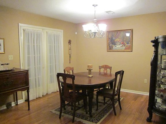 3rd image of 236 Dogwood Ln