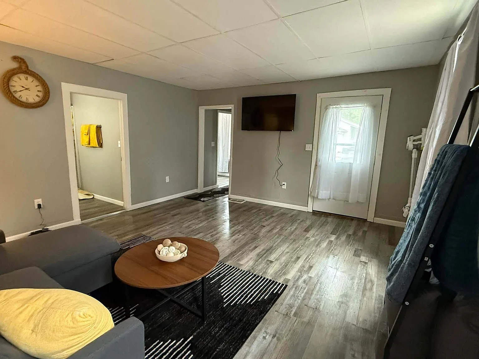 9768 New York 812 — Photo 2