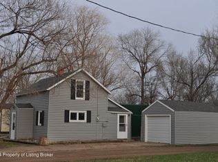 106 6th St E, Lemmon, SD 57638