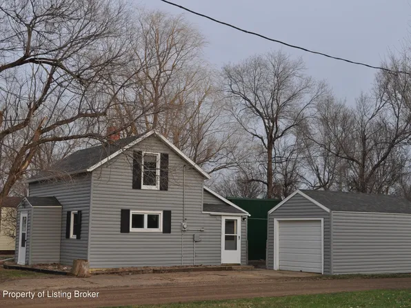 106 6th St E, Lemmon, SD 57638