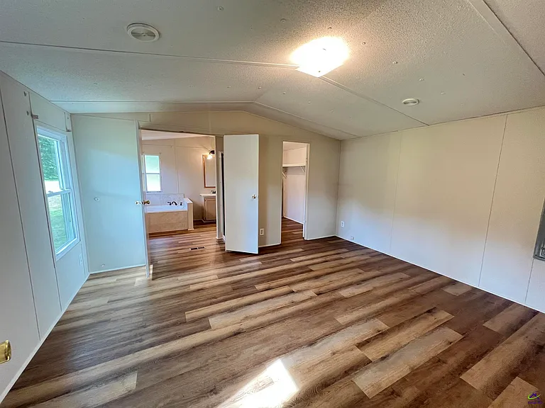 1018 247th Hwy — Photo 10