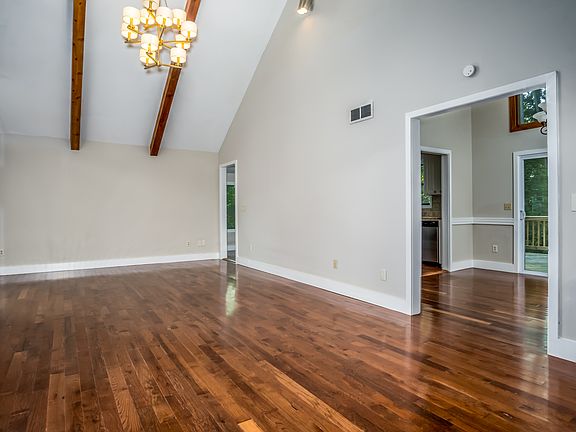 4th image of 917 Blackwell Ct