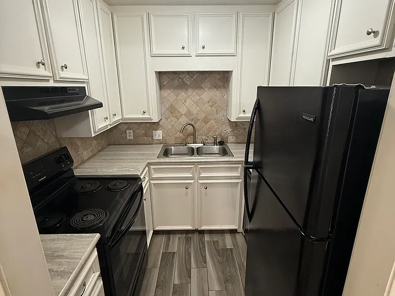 819 Hardy Springs Cir #D — Photo 9