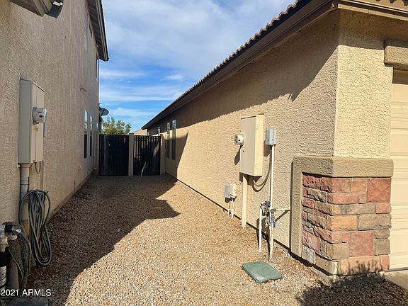 3rd image of 2204 W Vineyard Plains Dr