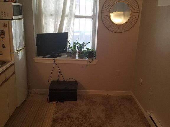 2nd image of 1537 Bainbridge St