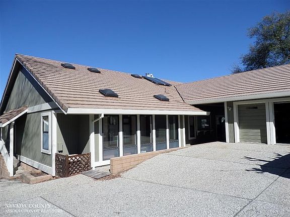 3rd image of 18716 Meadowlark Ct