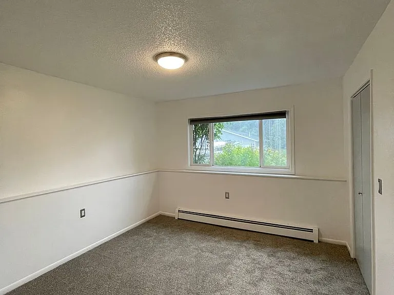 8521 Golden St — Photo 11