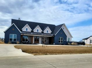 831 Red Tail Rd, Waxahachie, TX 75167