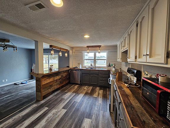 5th image of 1101 E 18th Street